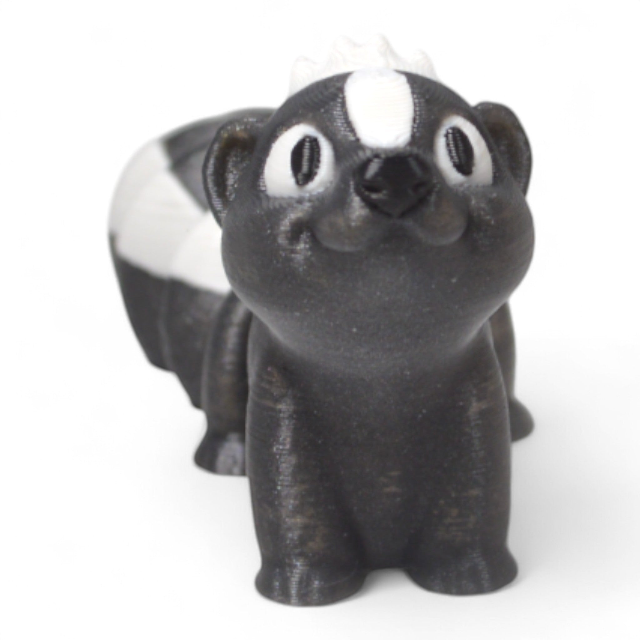 Önden bakış Cribbliz kokarca figürü – sevimli yüz ifadesiyle çocuklar için eğlenceli oyuncak