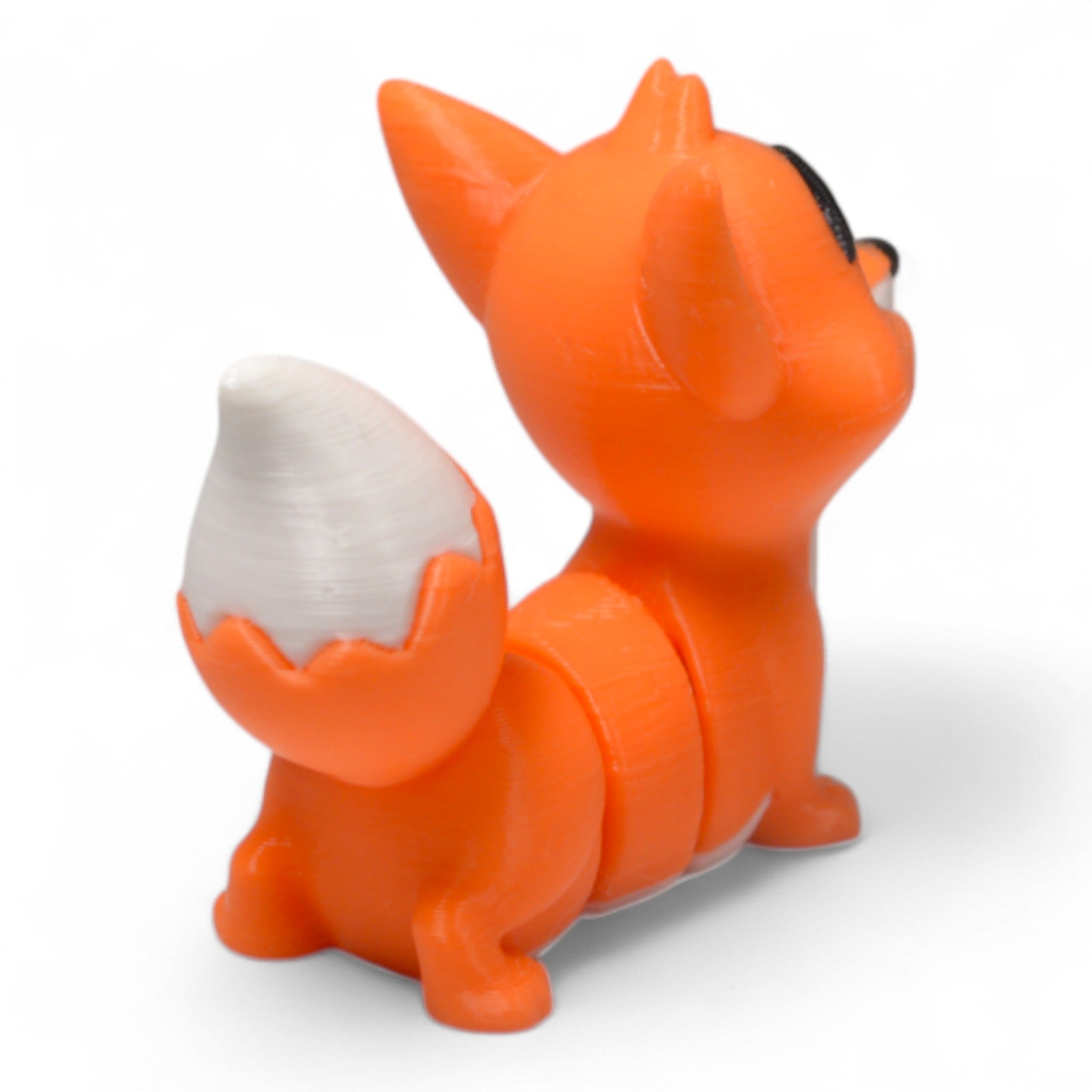 Turuncu Cribbliz tilki figürü yan görünüm – uzun kuyruğu ve sevimli tasarımıyla hareketli oyuncak