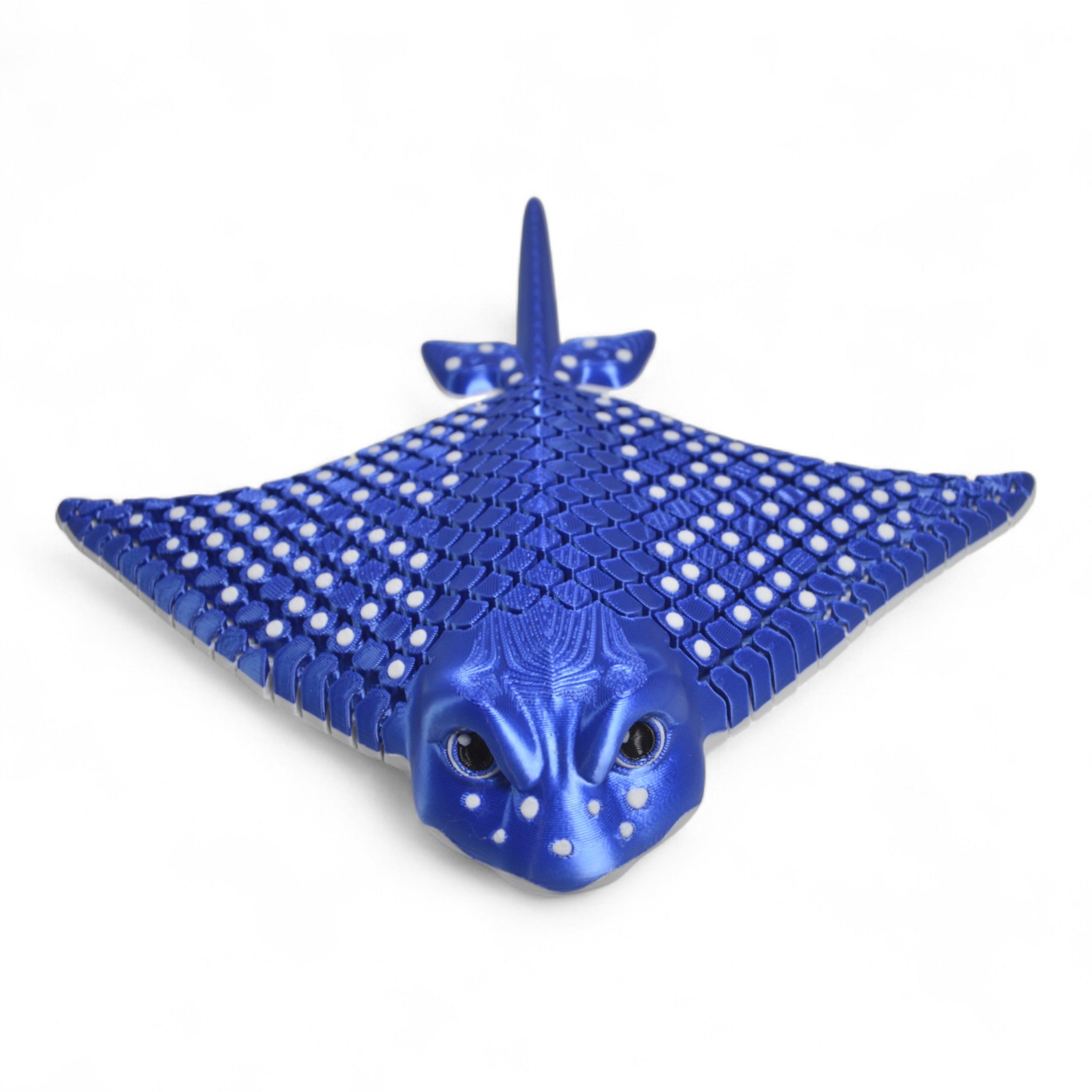 Parlak mavi Eagle Ray vatoz oyuncak üstten görünüm – detaylı yüzgeç tasarımıyla koleksiyonluk figür