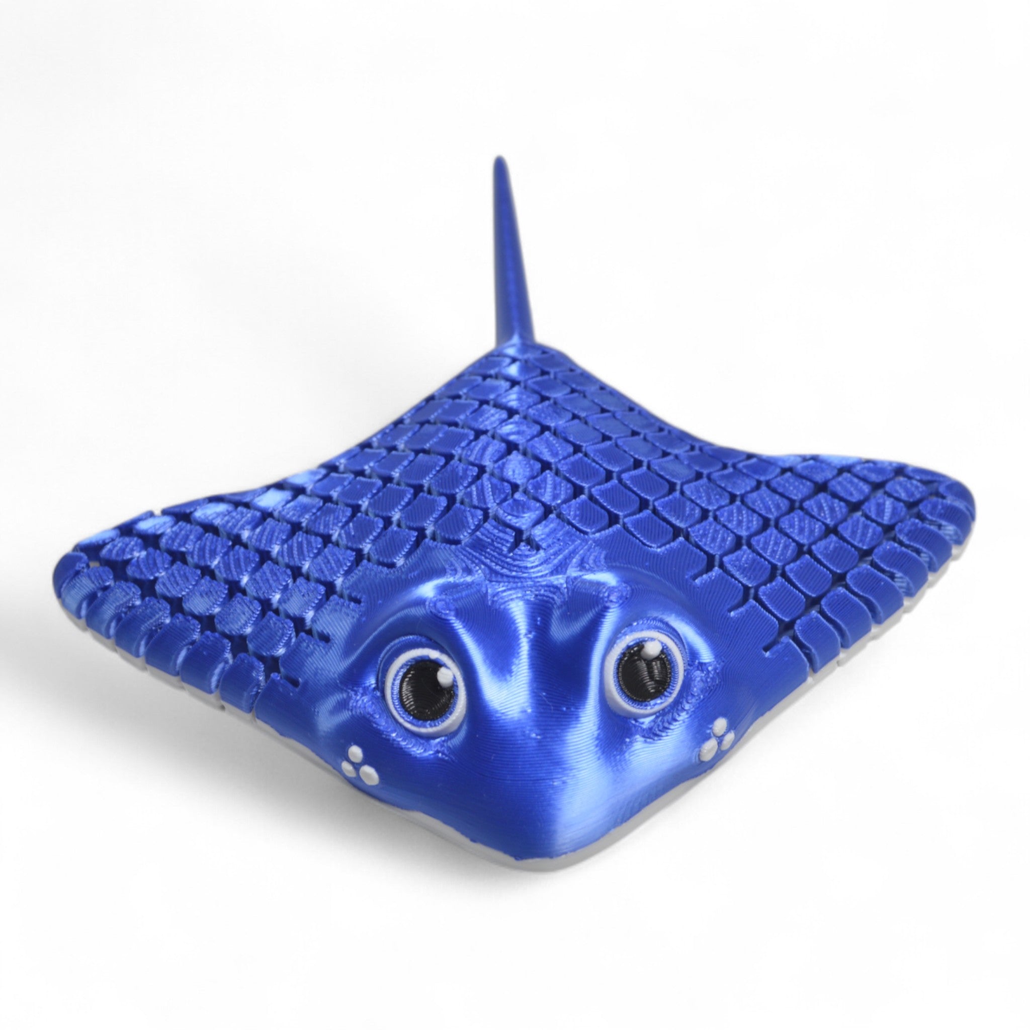 Parlak mavi Manta Ray vatoz oyuncak önden görünüm – çocuklar için eğlenceli figür